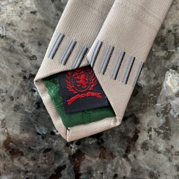 Tommy Hilfiger 100% silk imported dark green tie - Picture 10 of 10